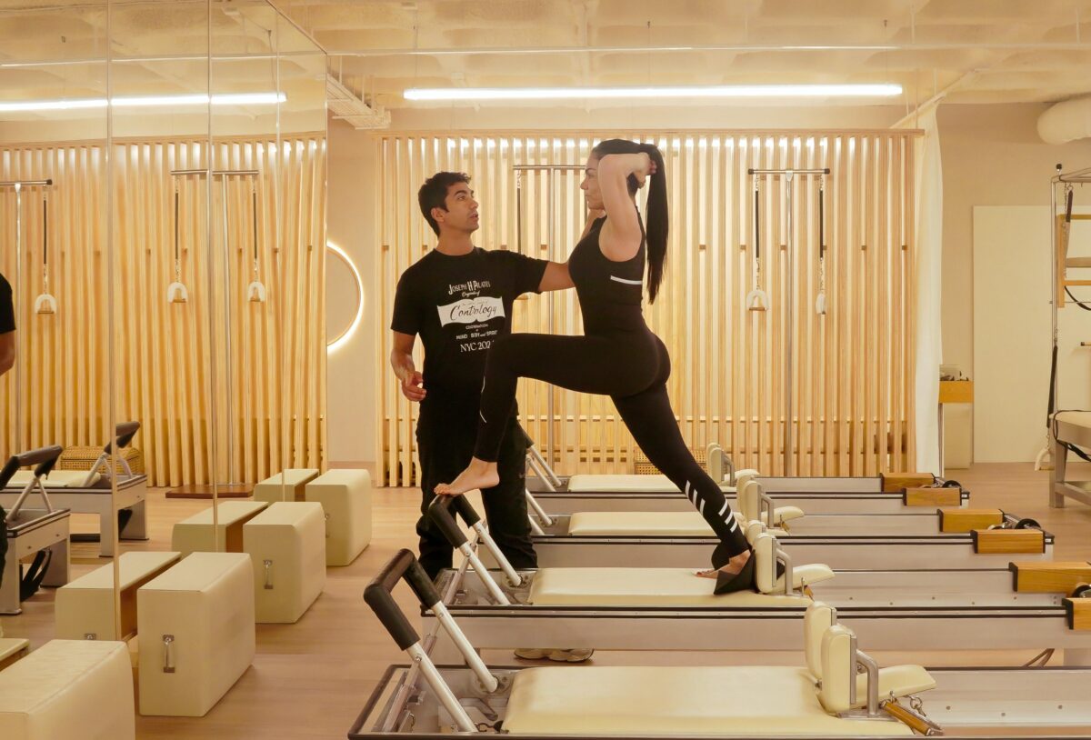 Frederico Figueiredo demonstrating authentic pilates with student